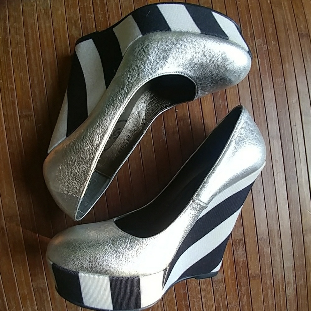 Platform Striped & Silver Pumps VGUC